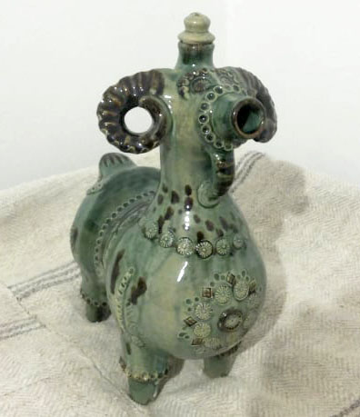 Ю. Нечай. «Баран». 2019. Глина, ліплення, полива